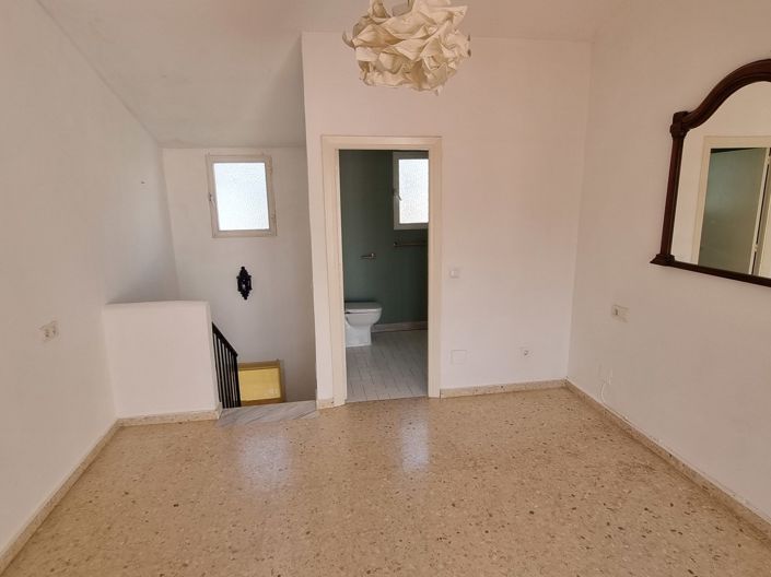 Image No.20-2 Bed Property for sale