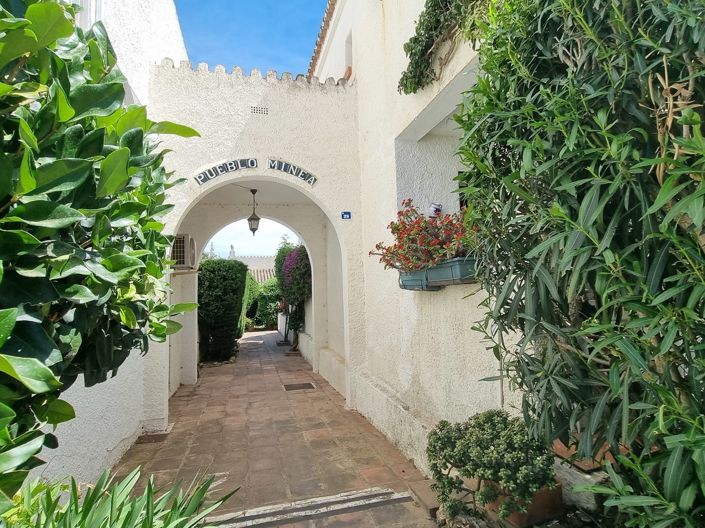 Image No.27-2 Bed Property for sale