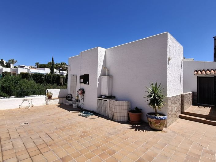 Image No.2-4 Bed Villa for sale