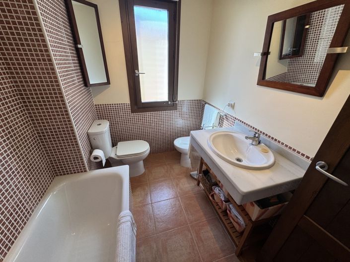 Image No.22-2 Bed Apartment for sale