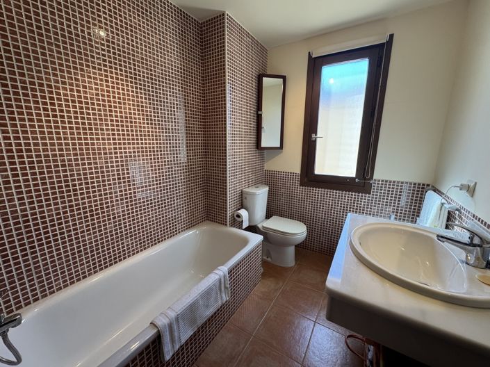 Image No.23-2 Bed Apartment for sale