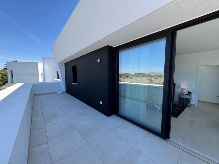 Image No.26-4 Bed Villa for sale