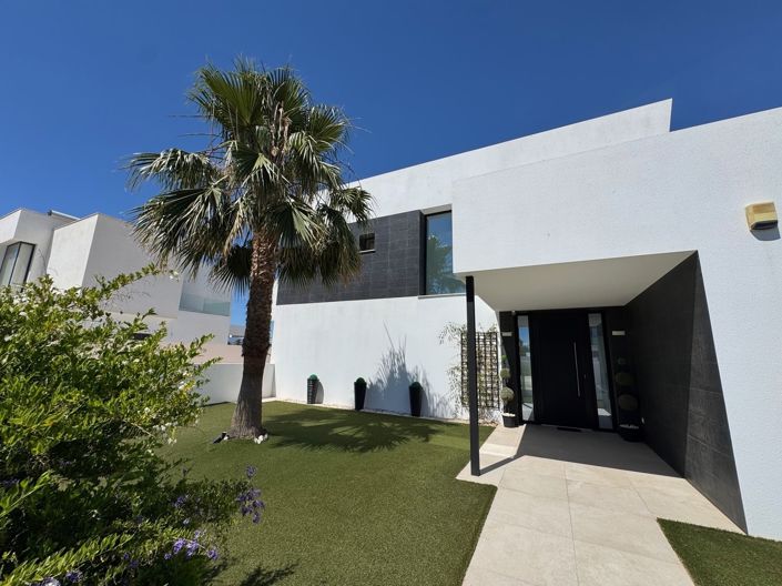 Image No.27-4 Bed Villa for sale