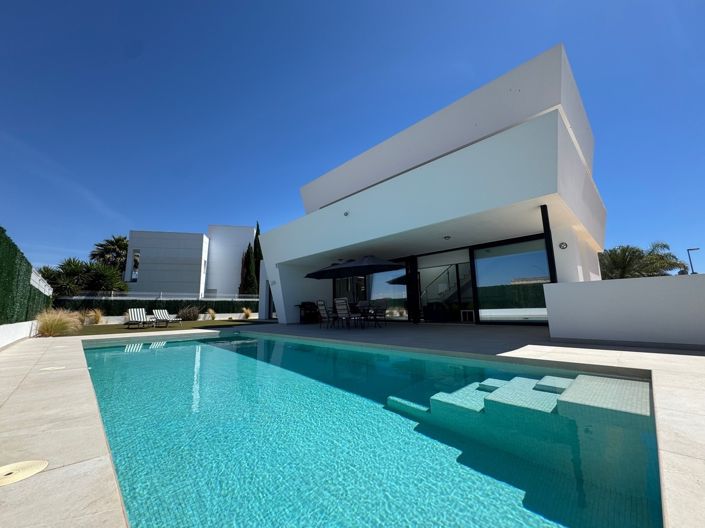 Image No.28-4 Bed Villa for sale