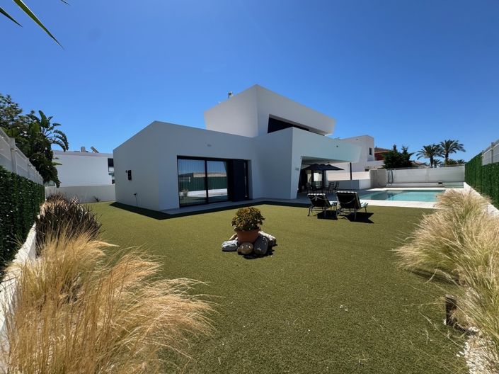Image No.29-4 Bed Villa for sale