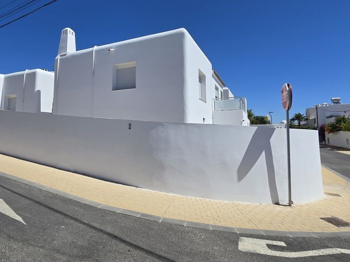 Image No.2-3 Bed Villa for sale