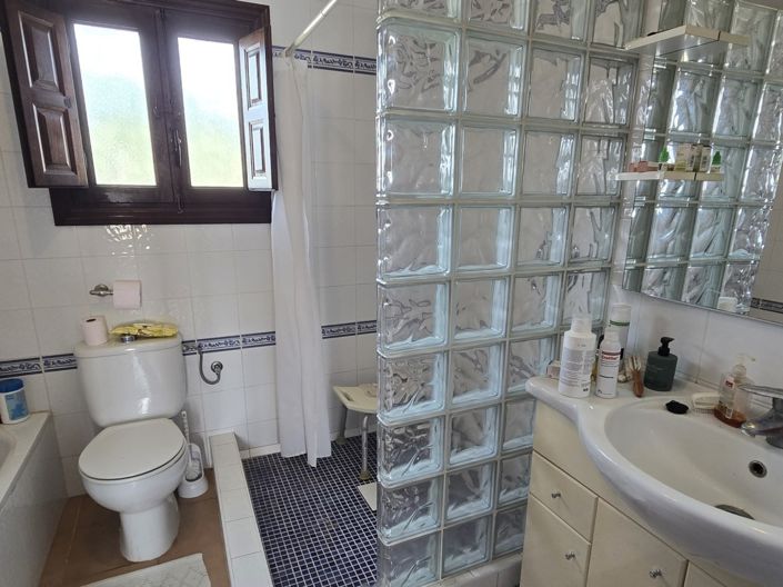 Image No.10-4 Bed Villa for sale