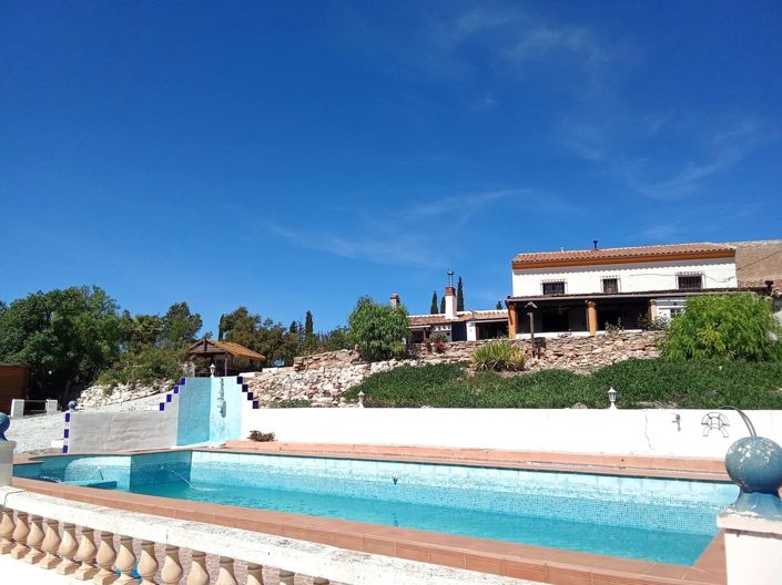 Image No.2-5 Bed Property for sale
