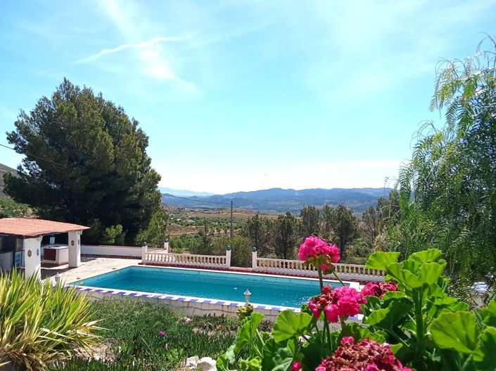 Image No.24-5 Bed Property for sale
