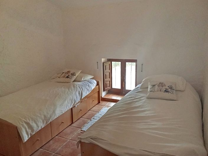 Image No.9-5 Bed Property for sale