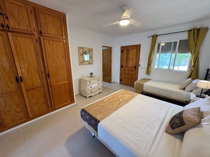 Image No.12-7 Bed Villa for sale