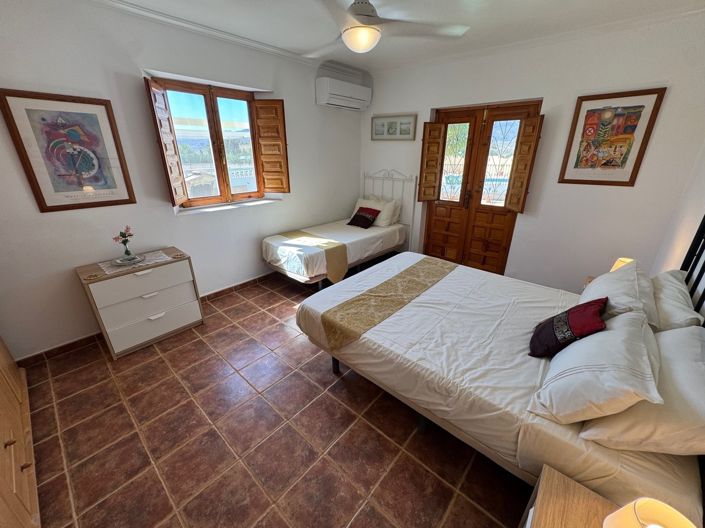 Image No.9-7 Bed Villa for sale