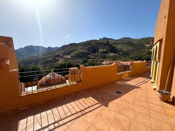 Image No.28-3 Bed Villa for sale