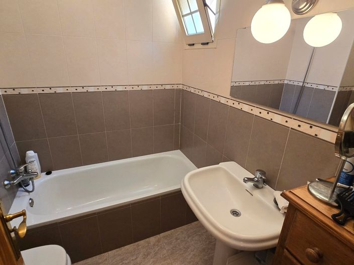 Image No.19-3 Bed Property for sale