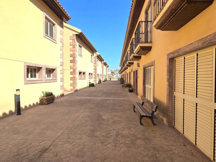 Image No.28-3 Bed Property for sale