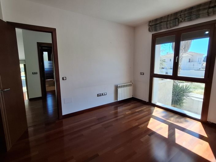 Image No.16-5 Bed Villa for sale