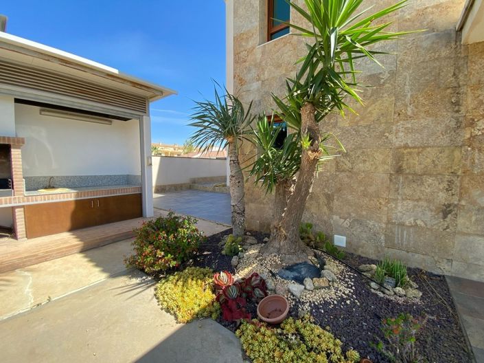 Image No.2-5 Bed Villa for sale