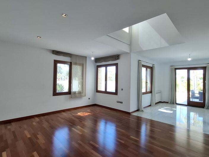 Image No.6-5 Bed Villa for sale