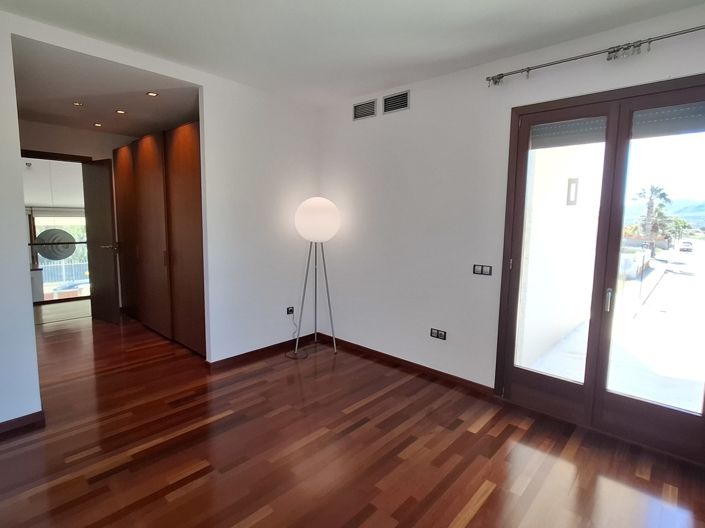 Image No.8-5 Bed Villa for sale
