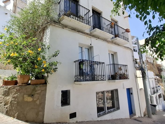 Image No.24-3 Bed Village House for sale