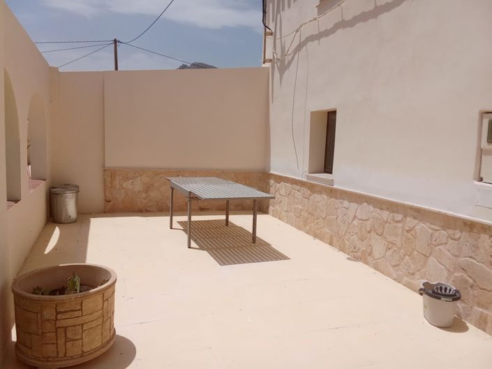 Image No.14-7 Bed Property for sale