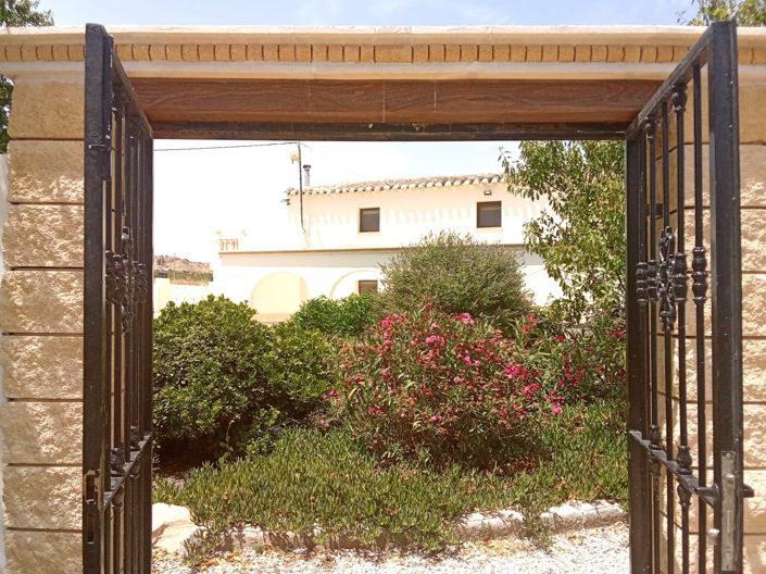 Image No.16-7 Bed Property for sale