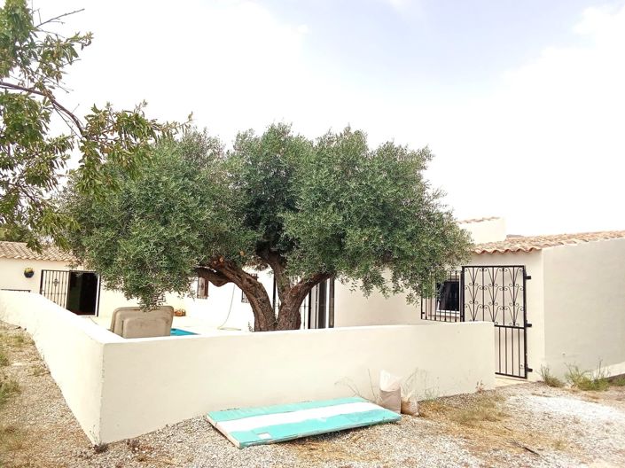 Image No.25-7 Bed Property for sale