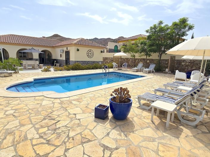 Image No.2-3 Bed Villa for sale