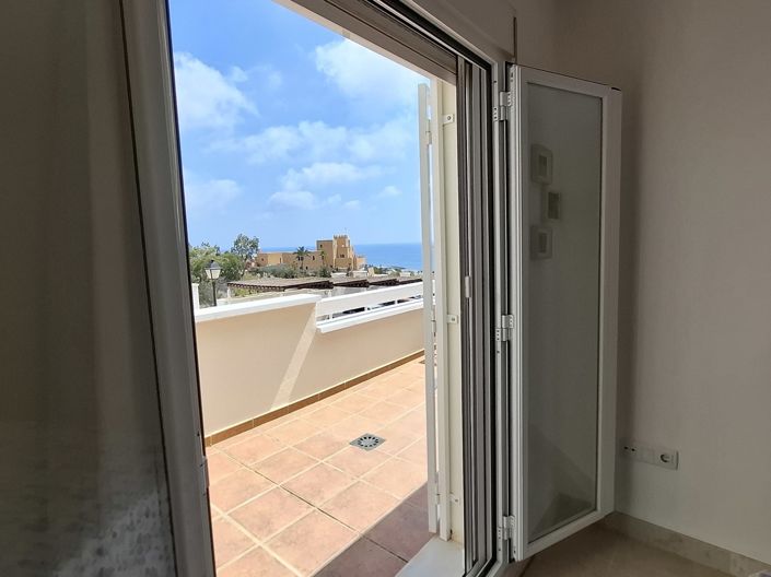 Image No.18-3 Bed Apartment for sale