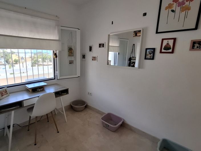 Image No.21-3 Bed Apartment for sale