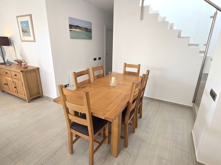Image No.8-4 Bed Villa for sale