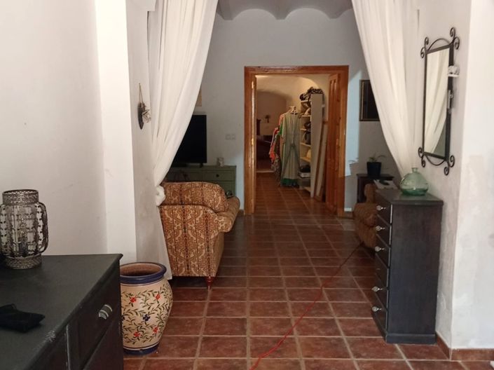 Image No.17-4 Bed Property for sale