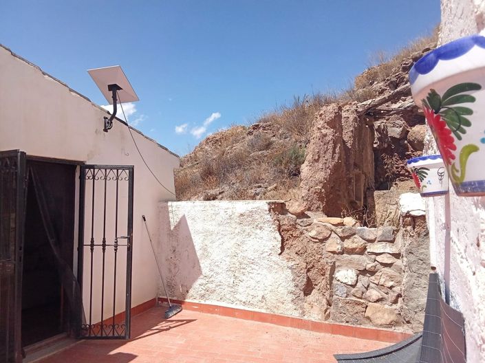 Image No.25-4 Bed Property for sale