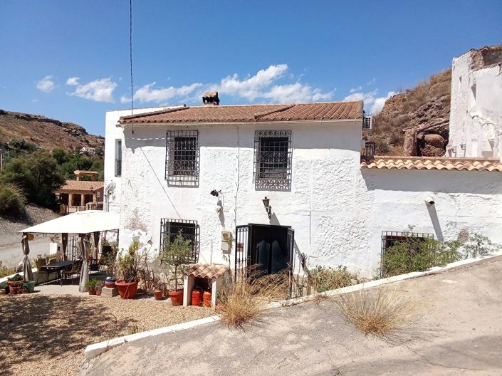 Image No.28-4 Bed Property for sale