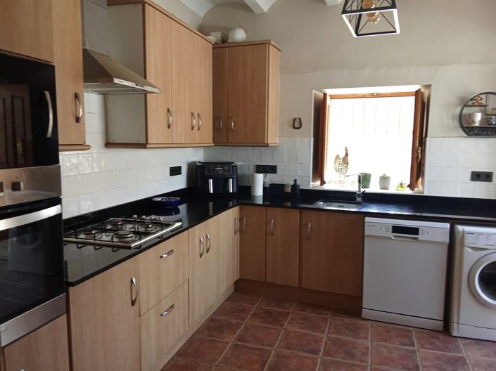 Image No.5-4 Bed Property for sale