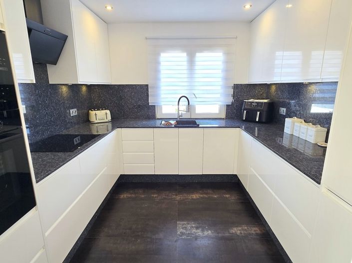 Image No.6-5 Bed Villa for sale