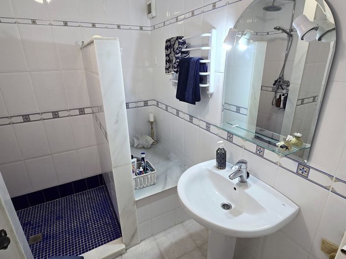 Image No.14-2 Bed Property for sale