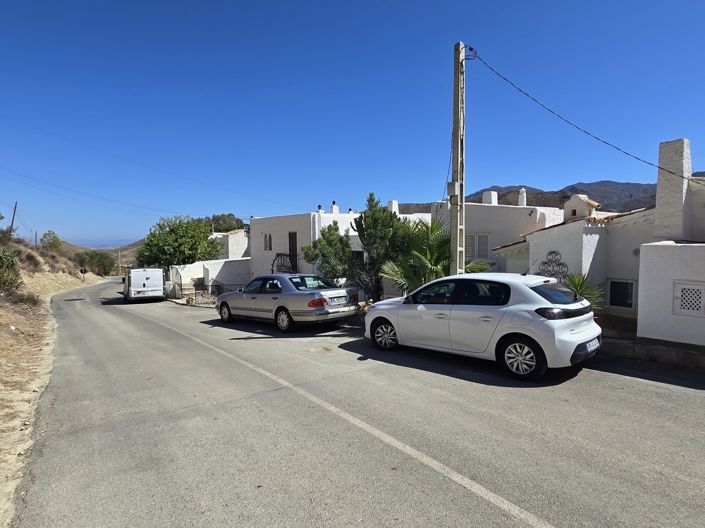 Image No.17-2 Bed Property for sale