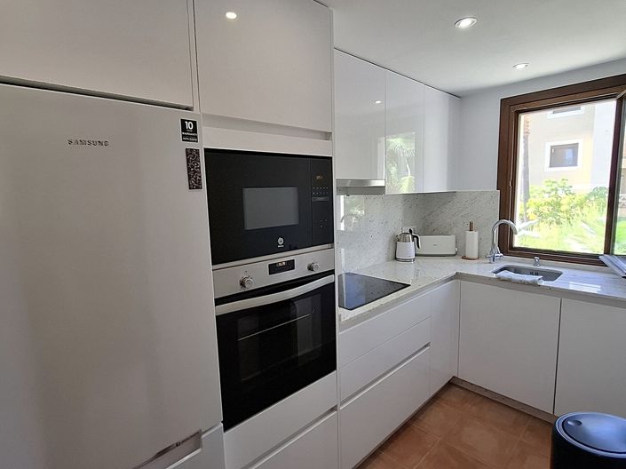 Image No.13-3 Bed Property for sale