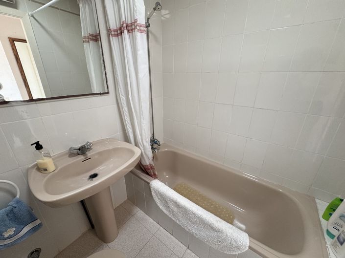Image No.18-2 Bed Property for sale