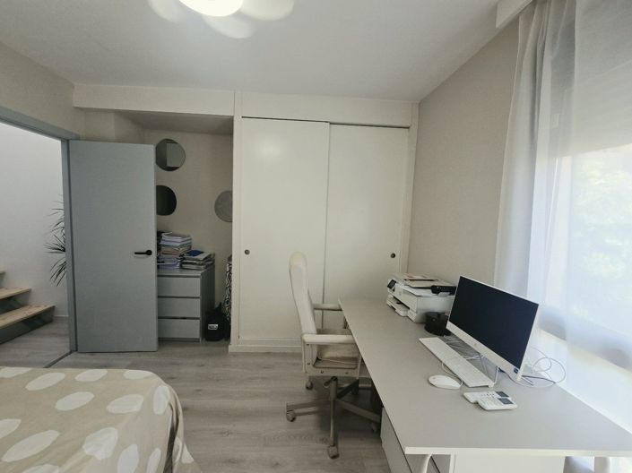 Image No.12-2 Bed Property for sale