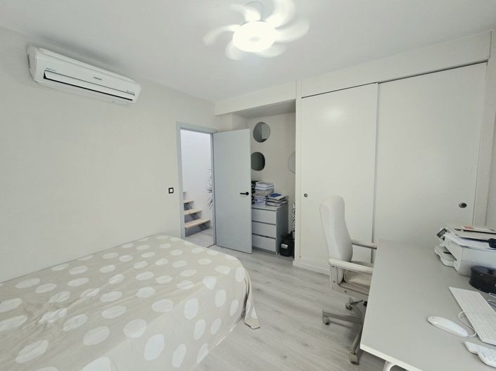 Image No.13-2 Bed Property for sale