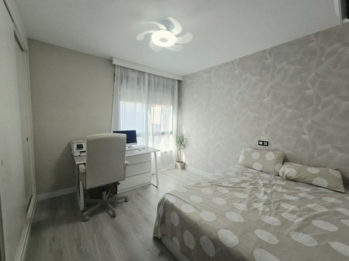 Image No.15-2 Bed Property for sale