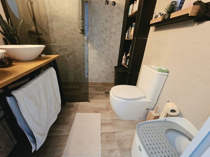 Image No.16-2 Bed Property for sale
