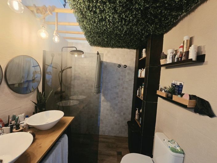 Image No.17-2 Bed Property for sale