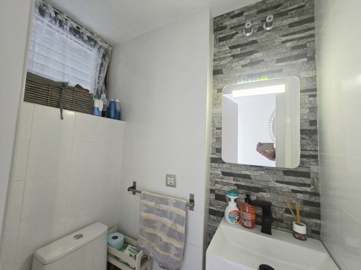 Image No.18-2 Bed Property for sale