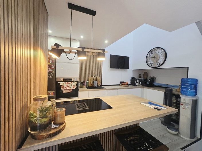 Image No.8-2 Bed Property for sale