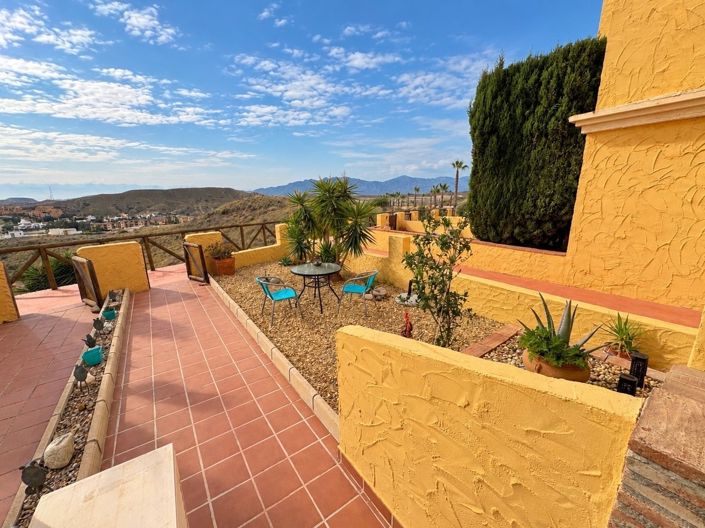 Image No.10-2 Bed Property for sale
