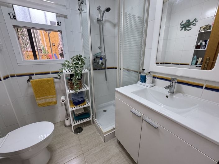 Image No.15-2 Bed Property for sale