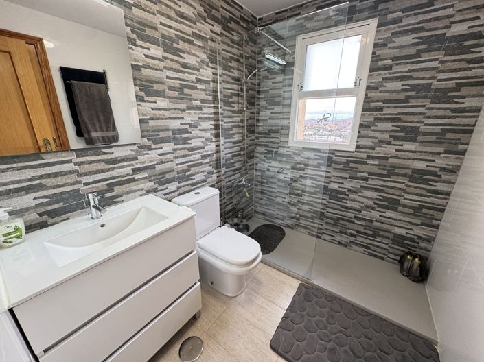 Image No.18-2 Bed Property for sale
